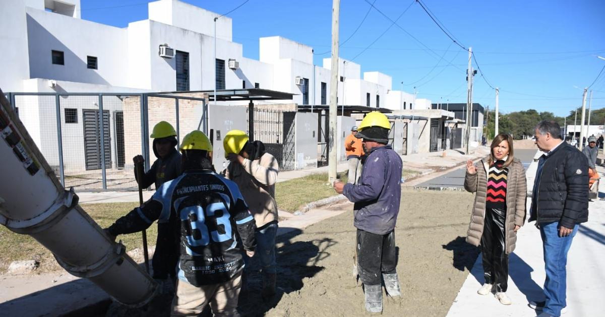 Fuentes y Benavente destacaron el avance de la pavimentacioacuten de las 23 cuadras en el barrio La Costa