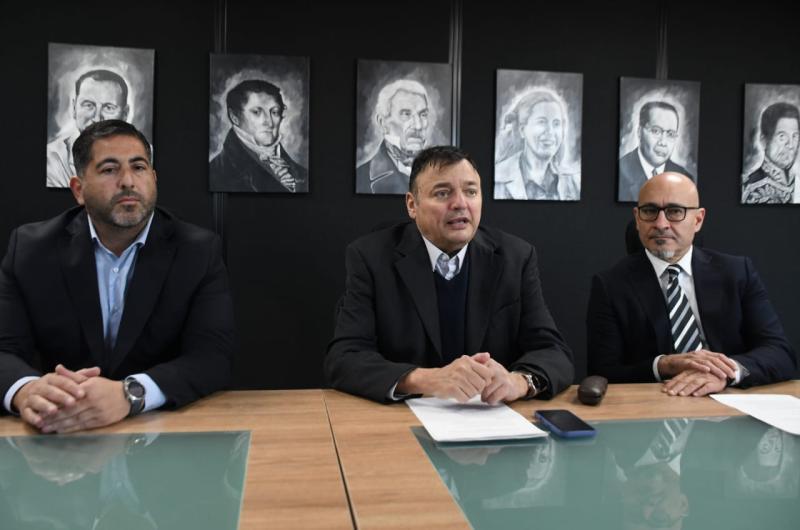 EQUIPO El Dtor de Rentas Matías Nazer el ministro Chara y el subsecretario de Ingresos P�blicos Federico Scrimini
