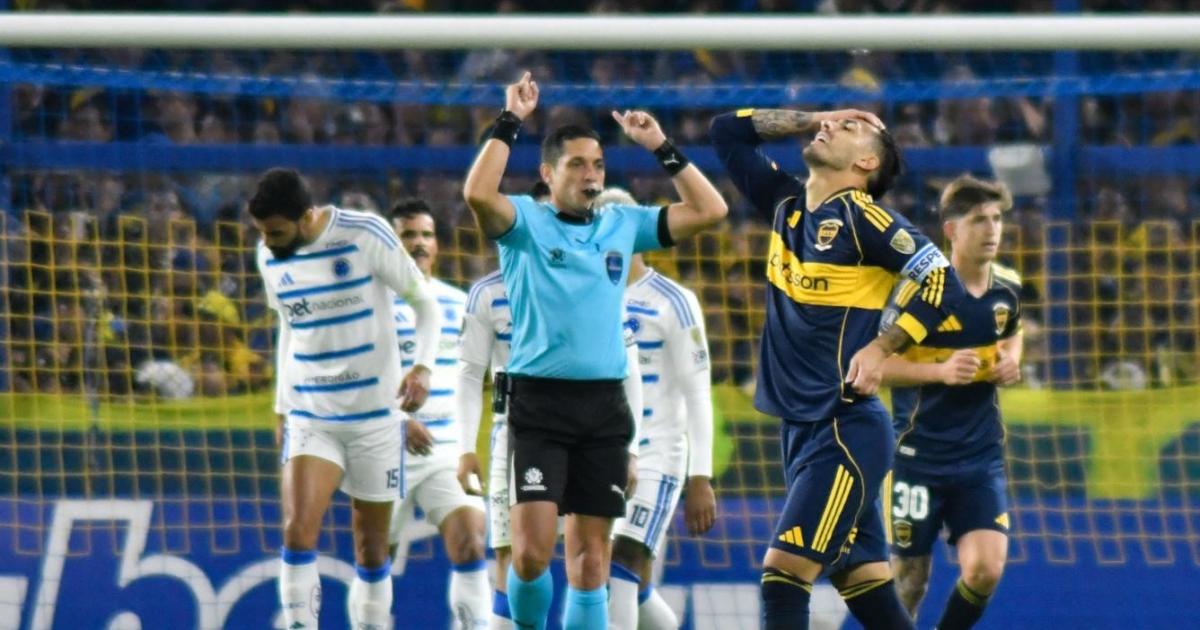 Boca no pudo con Cruzeiro en poleacutemico partido y define todo en la proacutexima fecha