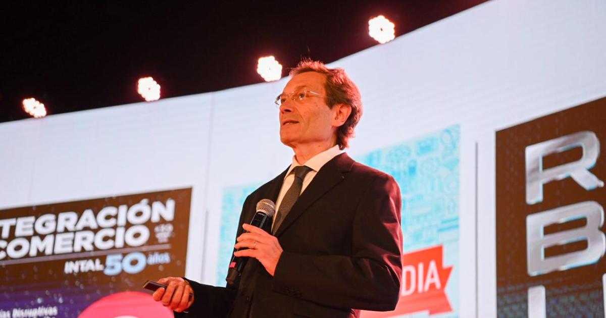 Gustavo Beacuteliz abrioacute el ciclo de conferencias del Smart City Expo en el Foacuterum