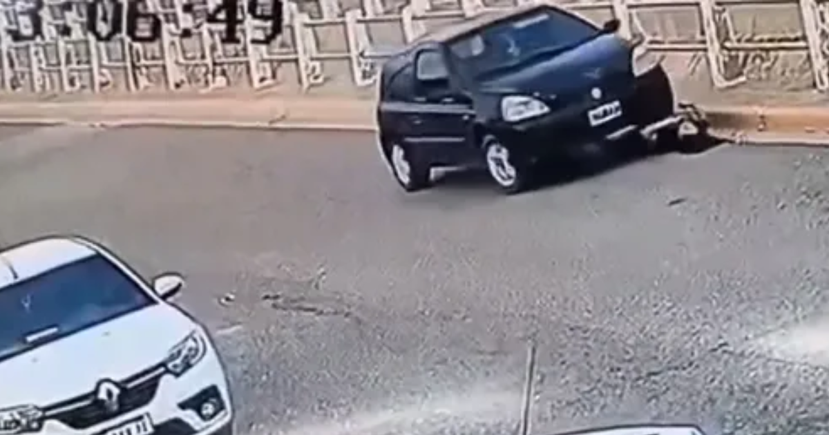 Se olvidoacute el freno de mano y fue atropellada por su propio auto