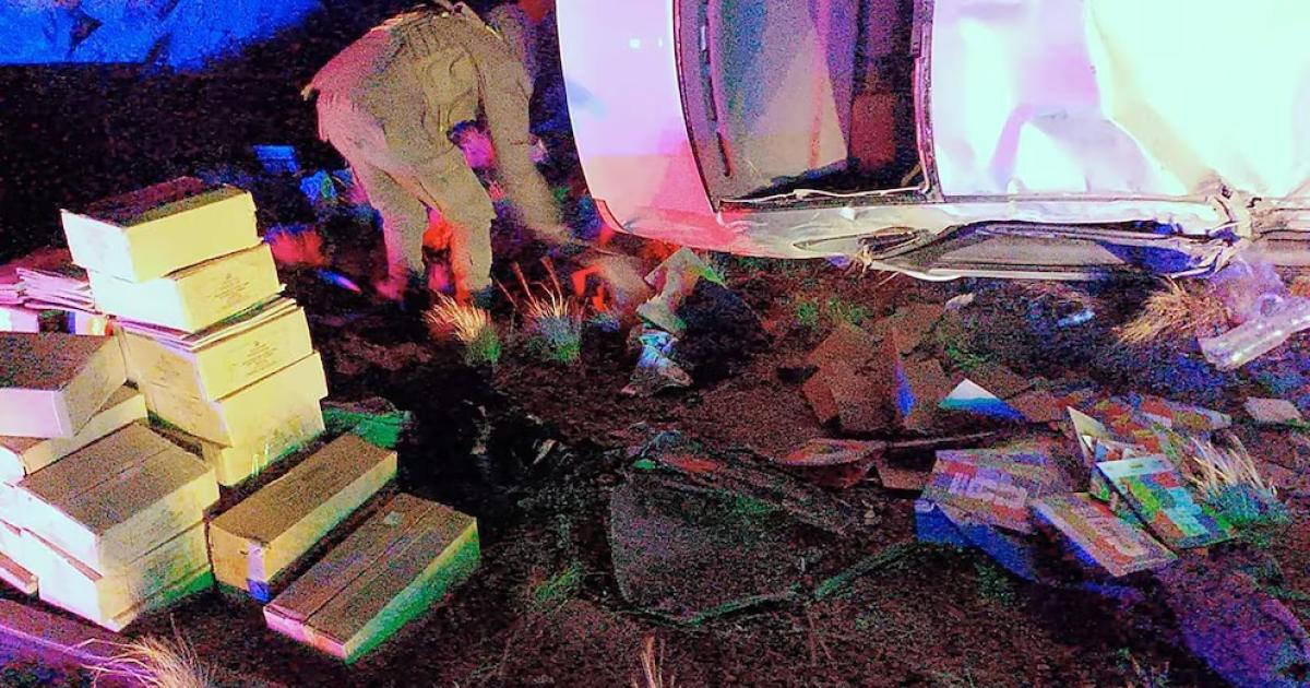 Intentoacute escapar de un control en Mendoza volcoacute y descubrieron figuritas del Mundial 2026 de contrabando