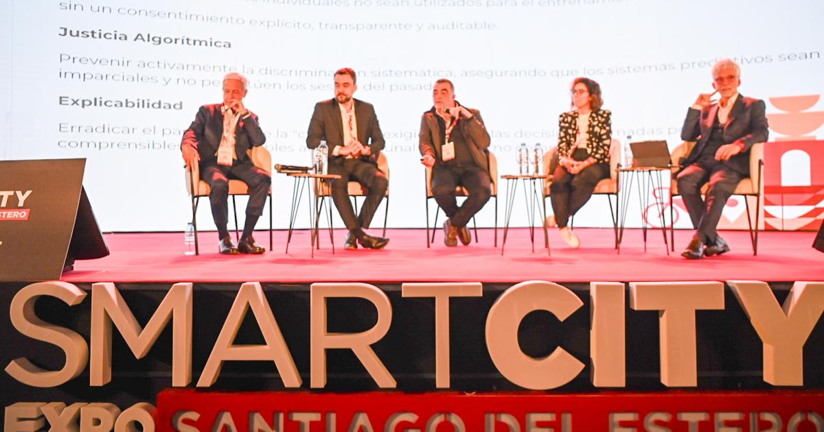 Smart City 2026- analizaron coacutemo la tecnologiacutea fortalece el viacutenculo entre el Gobierno y la ciudadaniacutea