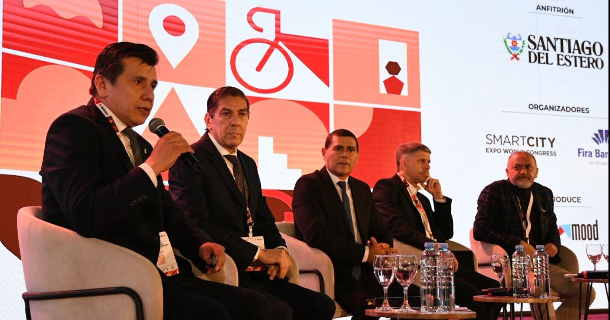 Educacioacuten empleo y transformacioacuten productiva fueron ejes de una destacada charla en Smart City
