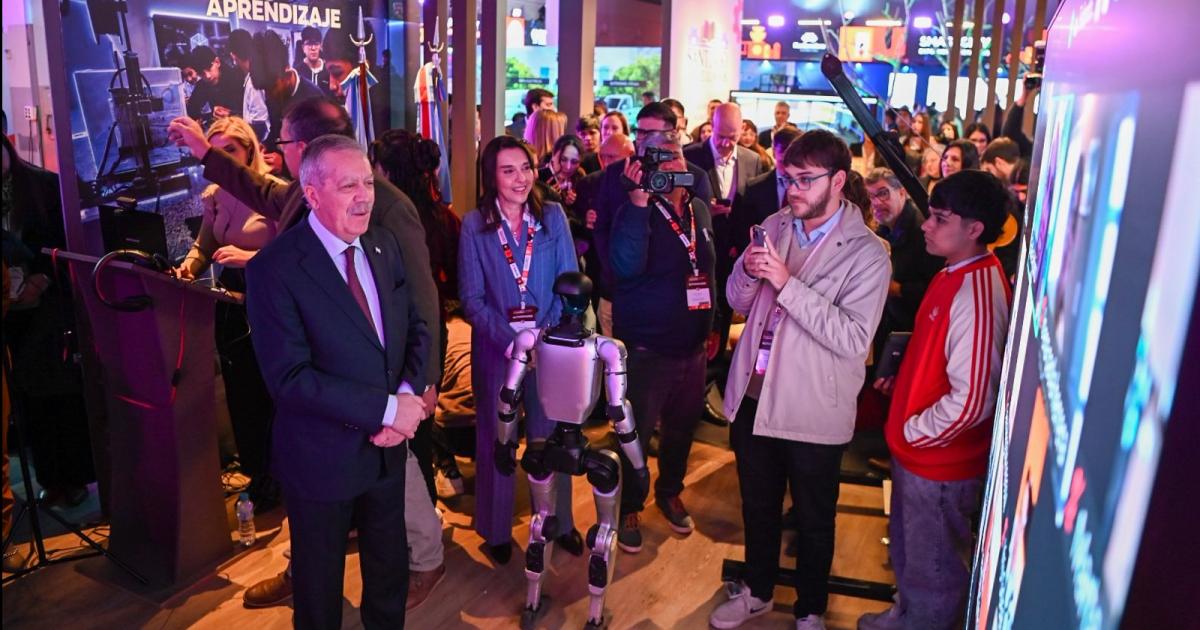 Eliacuteas Suaacuterez participoacute en el Smart City de una charla virtual con docentes de toda la provincia