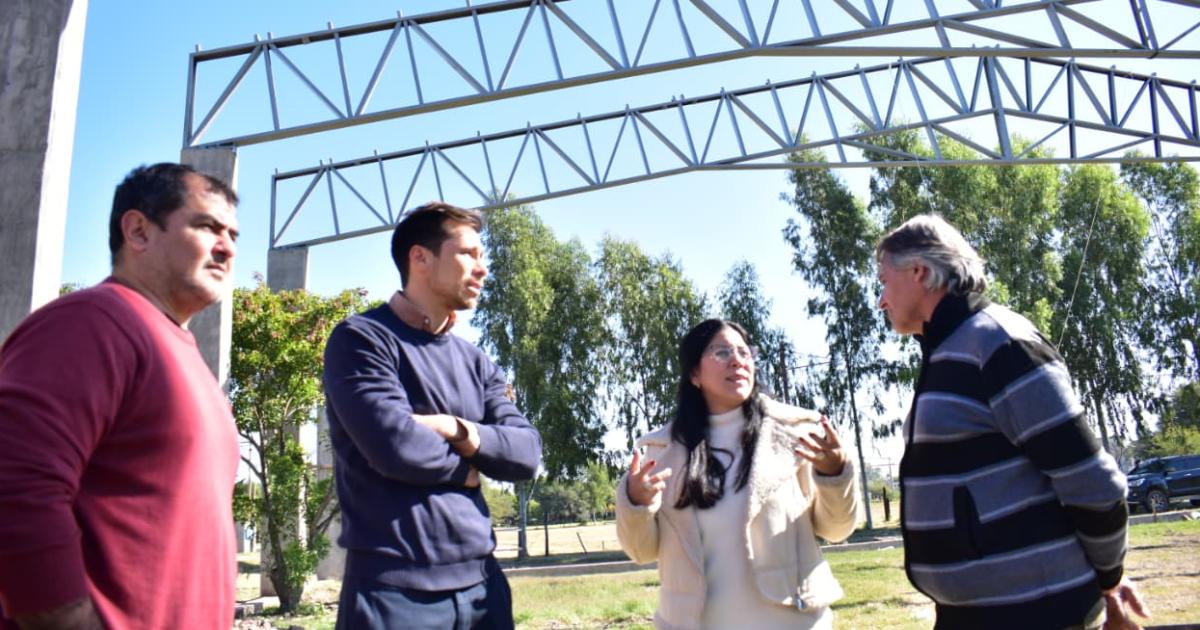 Comenzoacute el techado de un nuevo espacio multiuso en Fernaacutendez