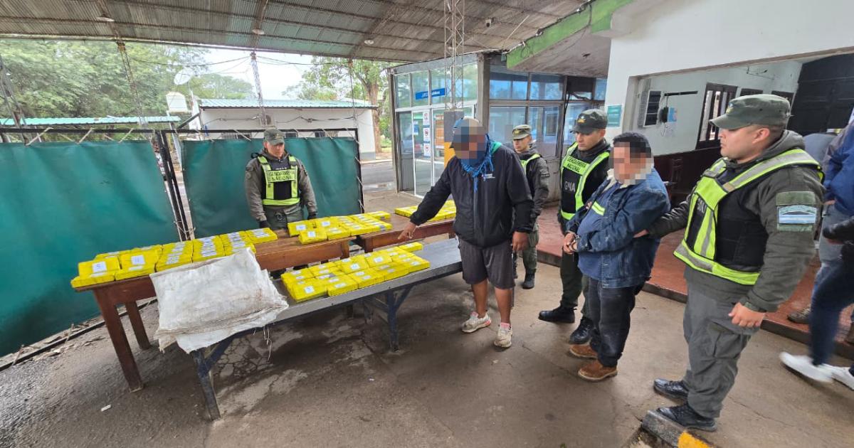 Ruta 34- Gendarmeriacutea halloacute maacutes de 112 kilos de cocaiacutena ocultos por un camionero boliviano