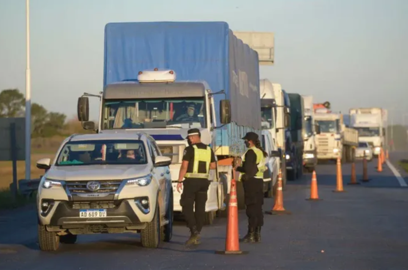 Atencioacuten conductores- cuaacuteles son los documentos obligatorios para viajar en auto sin multas