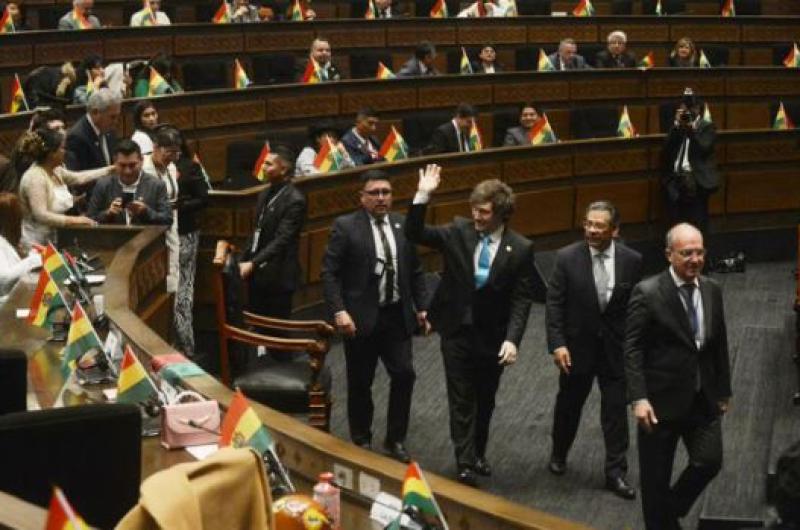 El Gobierno sigue de cerca la crisis en Bolivia y analiza reforzar la seguridad en la frontera norte