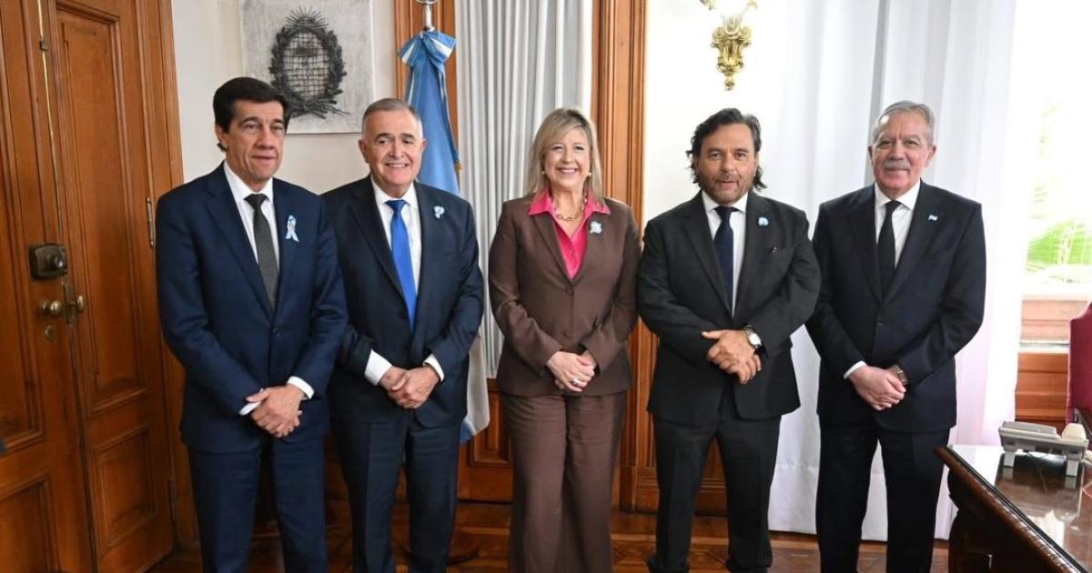 Gobernador Eliacuteas Suaacuterez destacoacute el trabajo articulado para la lucha contra el narcotraacutefico en el NOA
