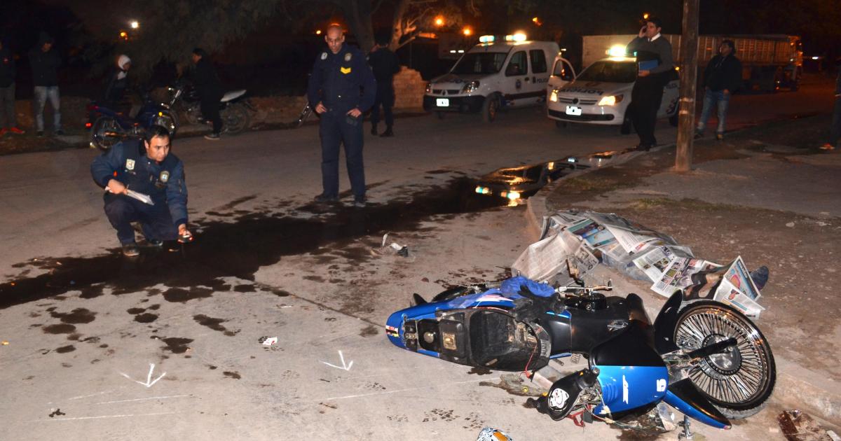 Conmocioacuten por la muerte de motociclista luego de impactar contra una camioneta