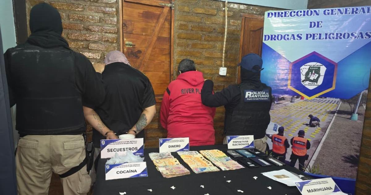 Apresan a dos personas en Capital les incautan envoltorios con cocaiacutena y marihuana y dinero