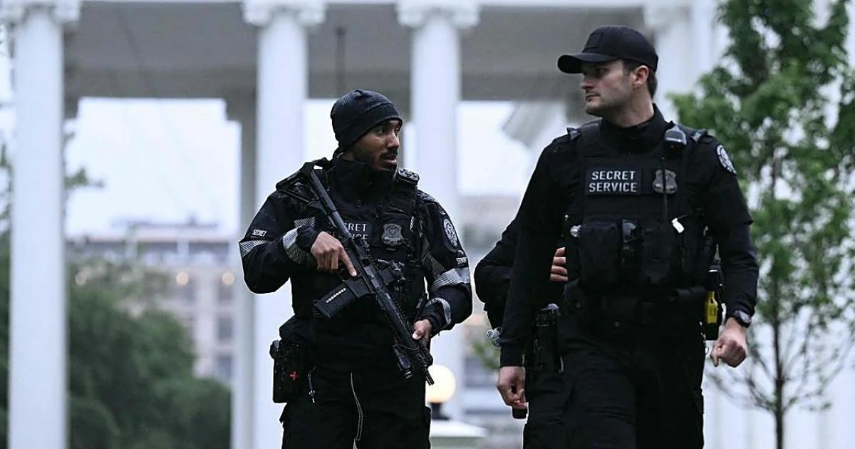 Tras docenas de disparos en la Casa Blanca abatieron al tirador y una persona resultoacute herida