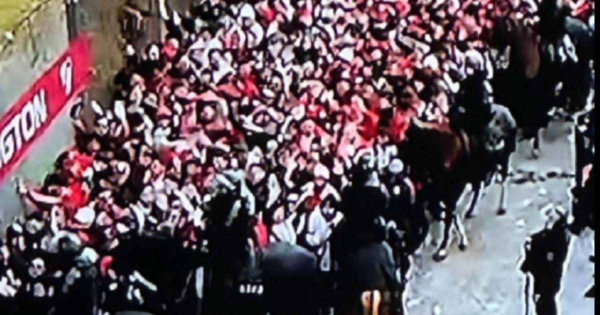 Foto captura del video en X sobre los incidentes de hinchas de River en el estadio Mario Kempes
