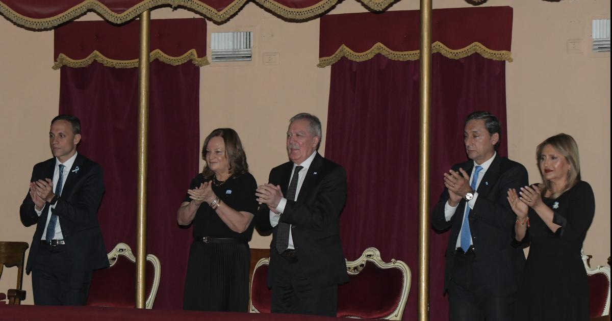 Con la presencia de autoridades se realizoacute la Velada de Gala patria en el teatro 25 de Mayo