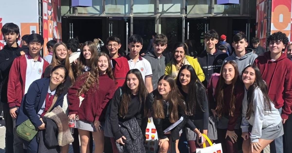 Alumnos aprenden sobre el Trabajo y educacioacuten en la era de la IA