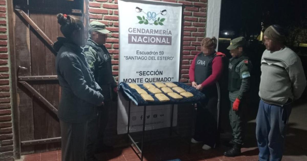 Golpe al narco en el interior santiaguentildeo- viajaba en micro con una carga de droga valuada en 262000000