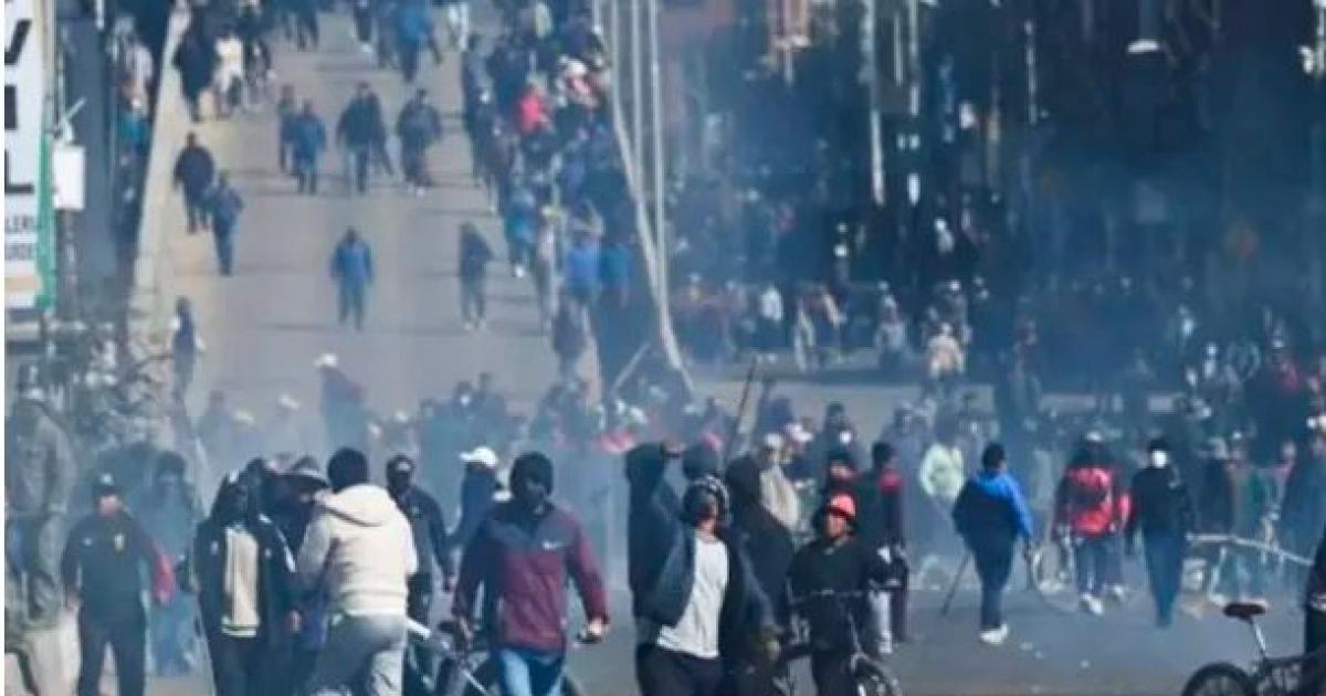 Crece la crisis en Bolivia- protestas represioacuten y un pedido de renuncia al presidente Rodrigo Paz