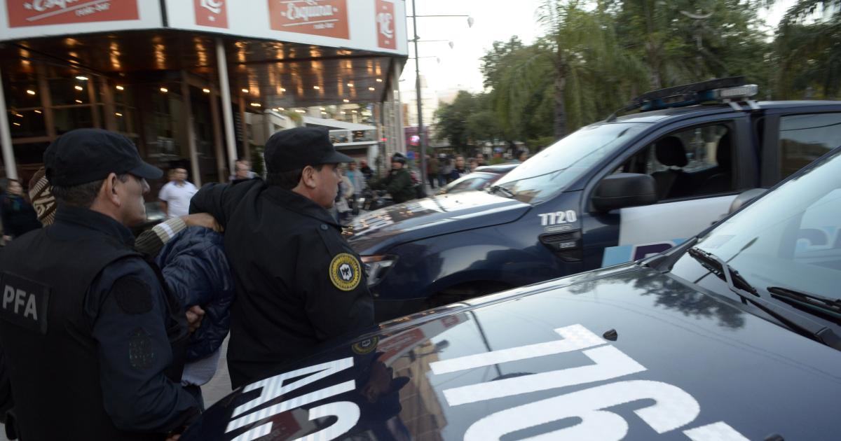 Indagan a Chicho Gaacutelvez por vender drogas en el centro