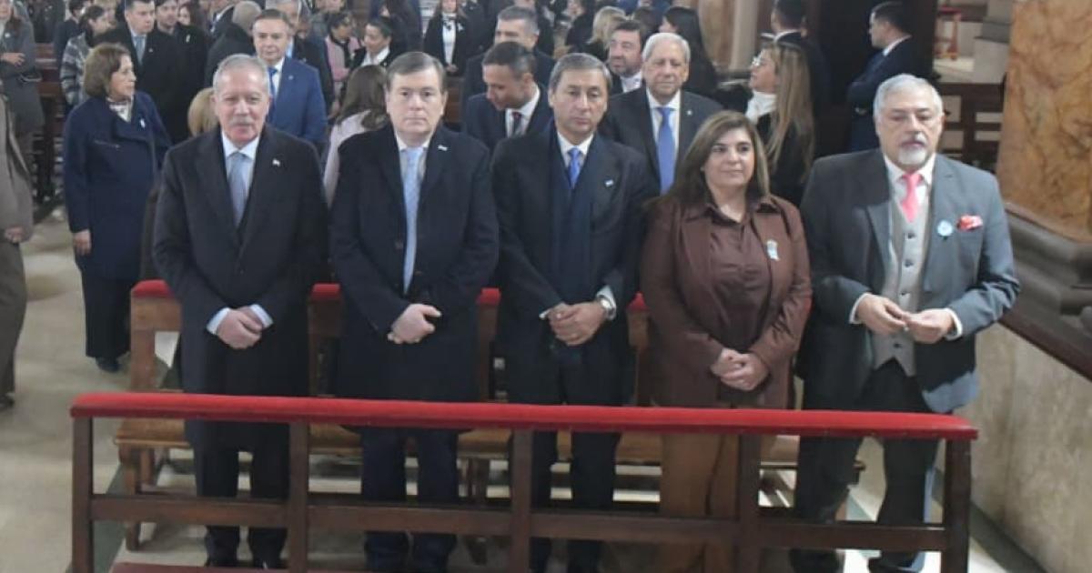Honrar la Generacioacuten de Mayo- el mensaje de Monsentildeor Martiacutenez Ossola ante las autoridades santiaguentildeas