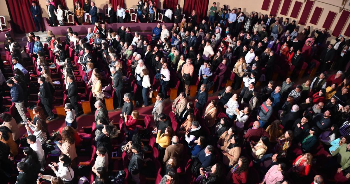 Con la presencia de autoridades se realizoacute la Velada de Gala patria en el teatro 25 de Mayo
