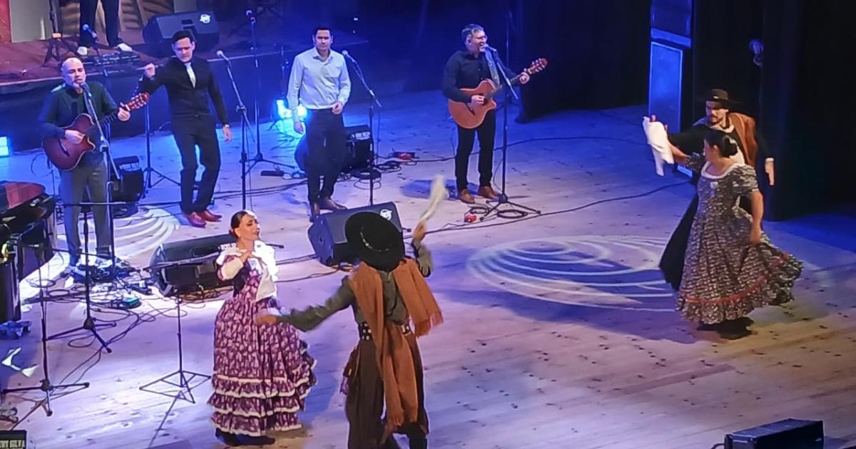 Velada de gala en el Teatro 25 de Mayo por el aniversario de la Revolucioacuten de Mayo