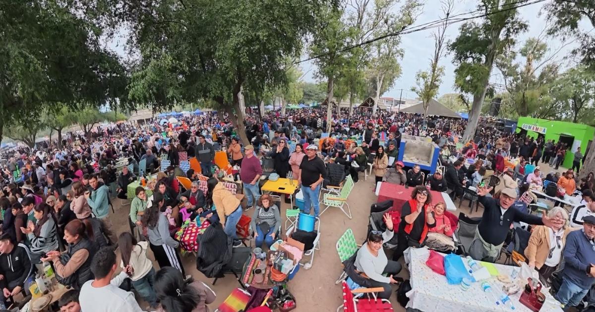 Multitudinaria fiesta del Concurso Nacional de Asado con Cuero y Locro Criollo en Sumampa