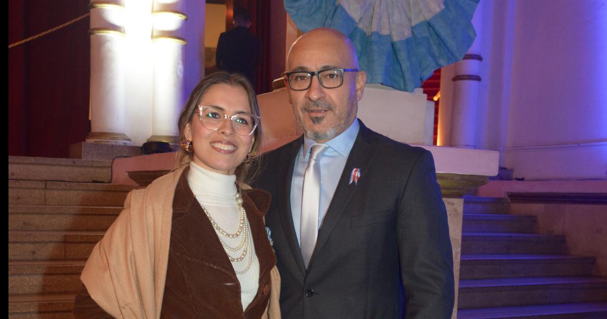 EMOTIVA VELADA PATRIA EN EL TEATRO