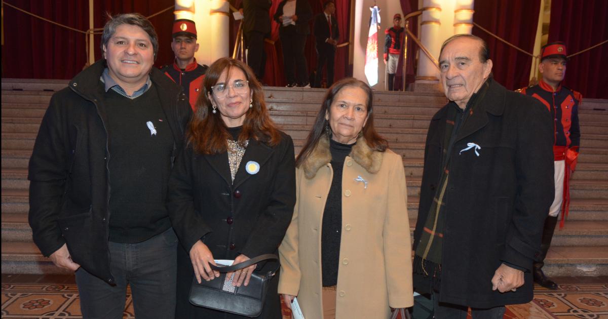EMOTIVA VELADA PATRIA EN EL TEATRO