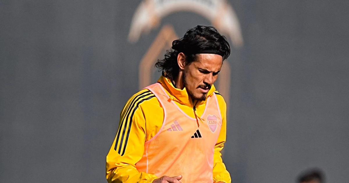 Edinson Cavani no pudo terminar la praacutectica y es duda entre los citados