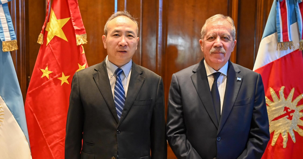 El Gobernador Eliacuteas Suaacuterez recibioacute al Embajador de la Repuacuteblica Popular China Wang Wei 