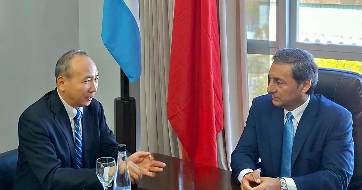 Silva Neder recibioacute al embajador chino Wang Wei en la Legislatura Provincial