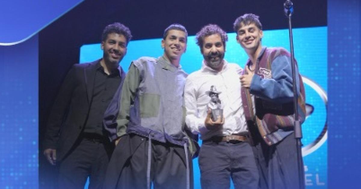 Milo J brilloacute en los Premios Gardel 2026- ganoacute por Nintildeo y Lucieacuternagas
