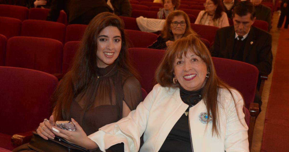 EMOTIVA VELADA PATRIA EN EL TEATRO