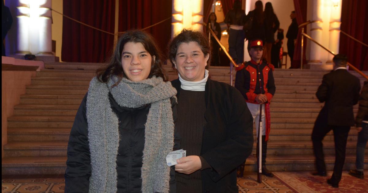 EMOTIVA VELADA PATRIA EN EL TEATRO