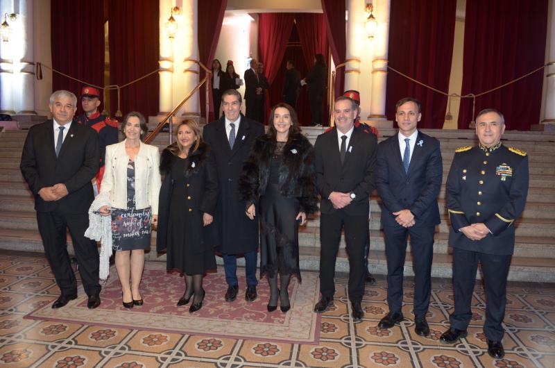 EMOTIVA VELADA PATRIA EN EL TEATRO