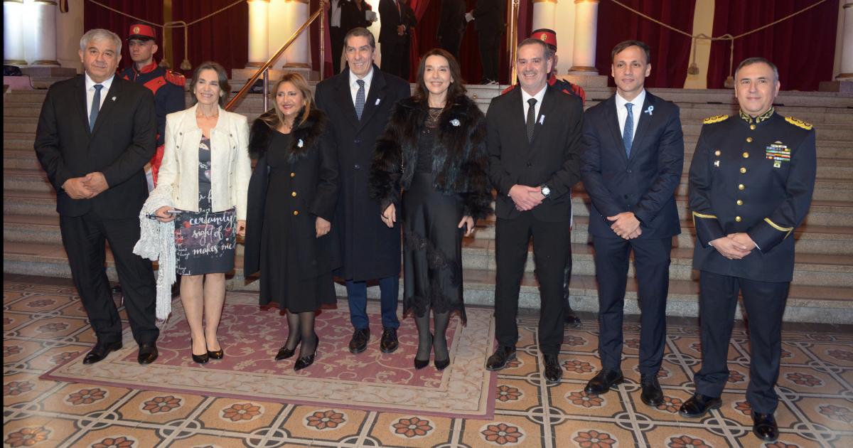 EMOTIVA VELADA PATRIA EN EL TEATRO