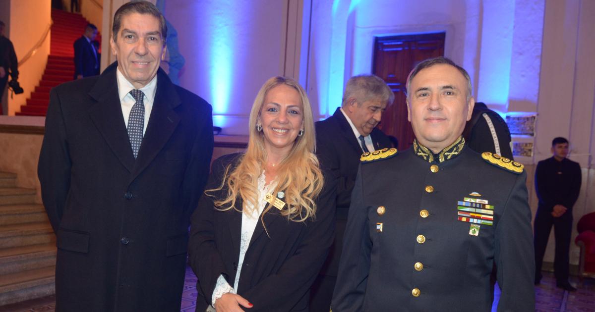 EMOTIVA VELADA PATRIA EN EL TEATRO
