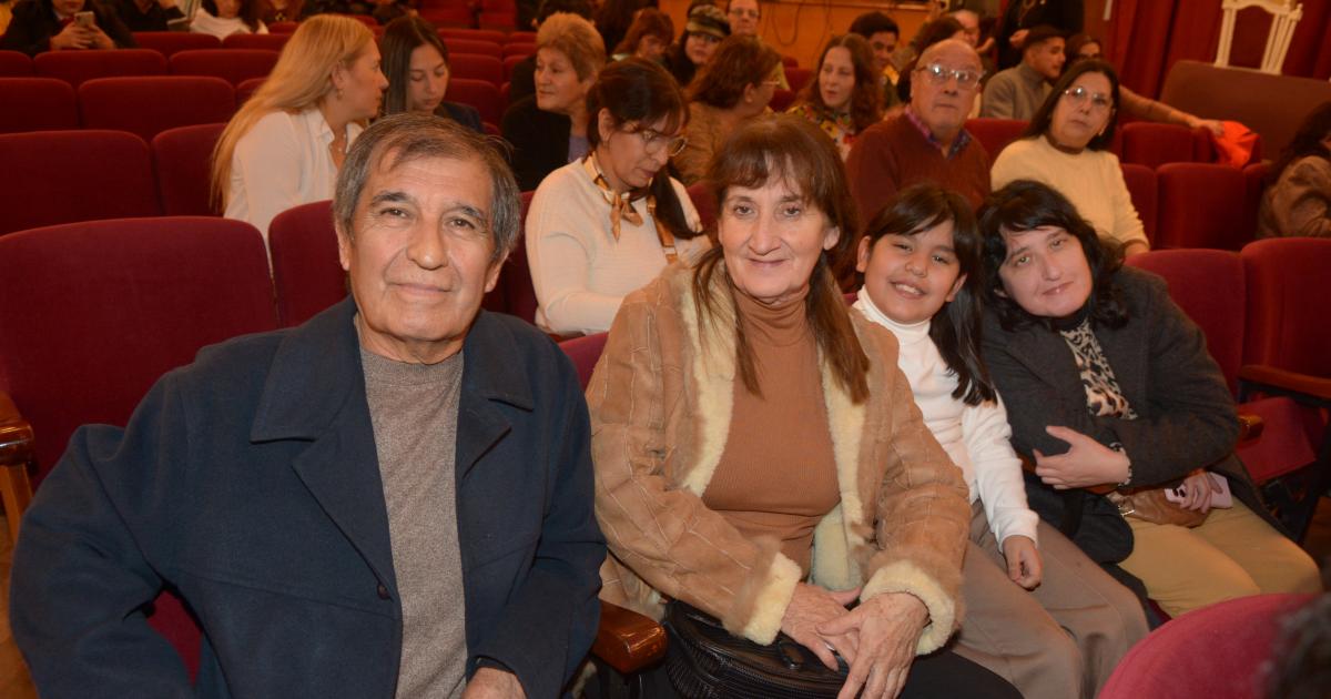 EMOTIVA VELADA PATRIA EN EL TEATRO