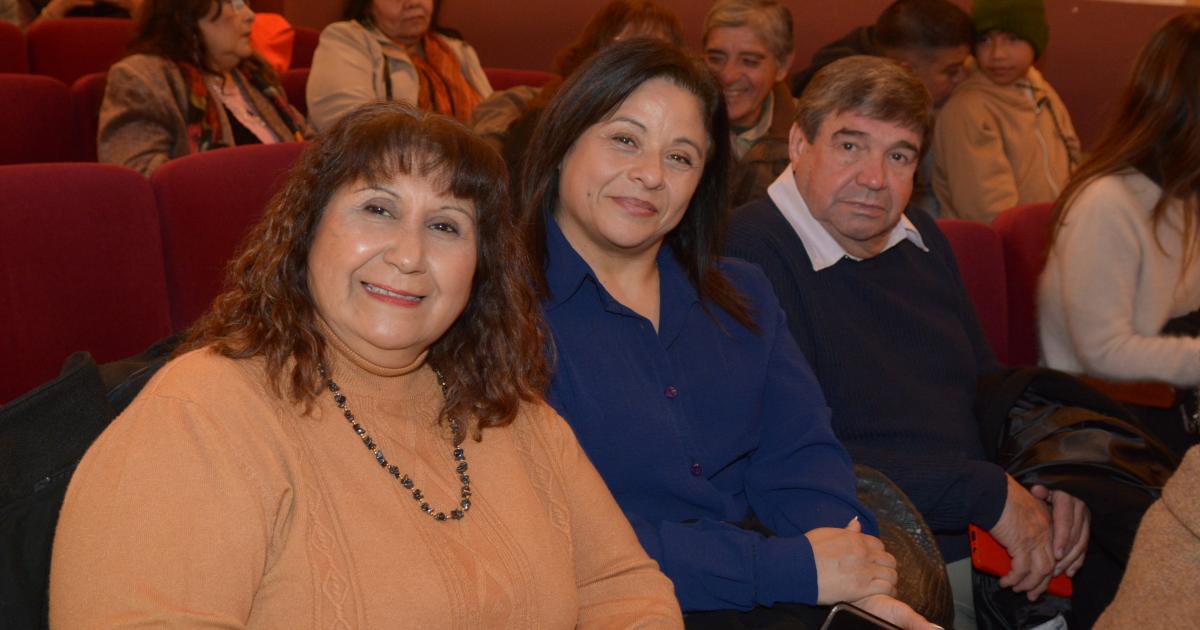 EMOTIVA VELADA PATRIA EN EL TEATRO
