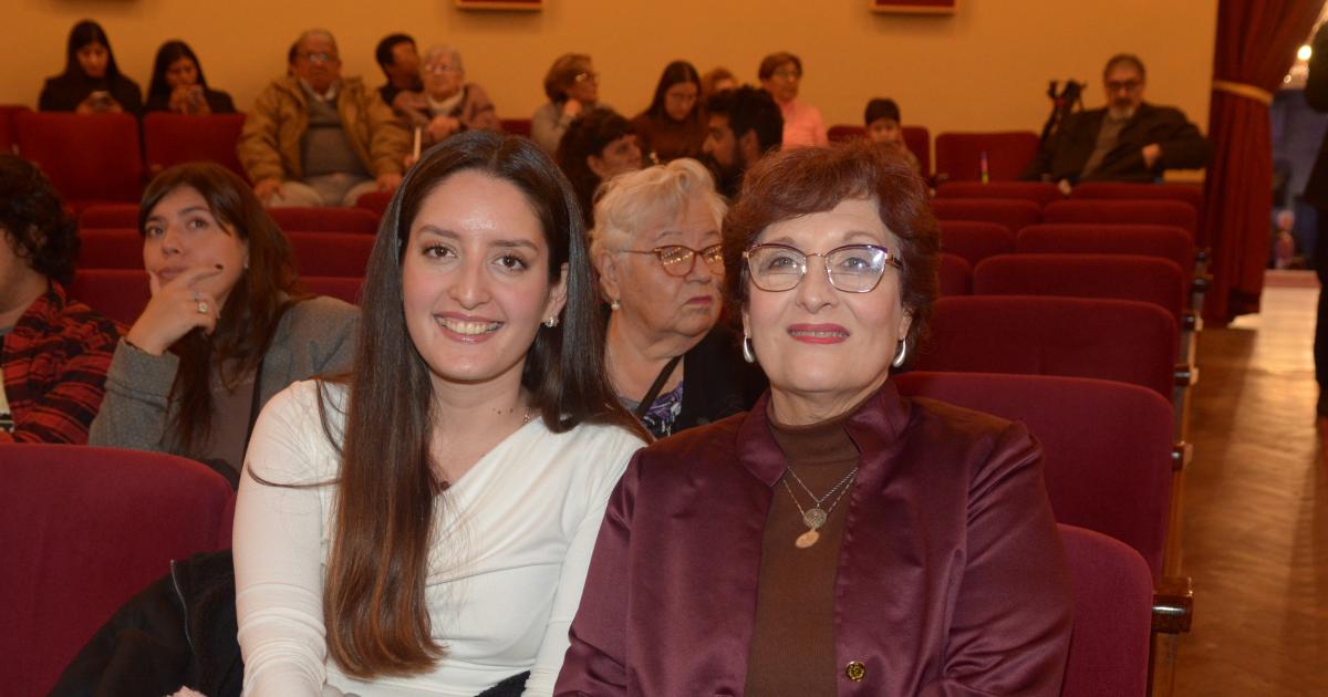 EMOTIVA VELADA PATRIA EN EL TEATRO