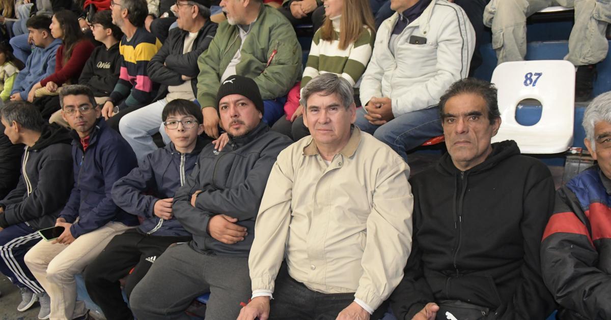 NOCHE DE BAacuteSQUET EN EL ESTADIO CIUDAD