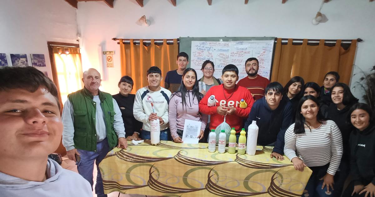 Joacutevenes rurales de Santiago del Estero se capacitan en sanidad animal agroecoloacutegica y uso de bioinsumos
