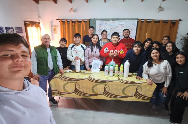 Joacutevenes rurales de Santiago del Estero se capacitan en sanidad animal agroecoloacutegica y uso de bioinsumos