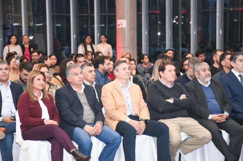 Norma Fuentes participoacute de la apertura de la Expo Cluster Santiago del Estero en el Oacutevalo del Parque Sur