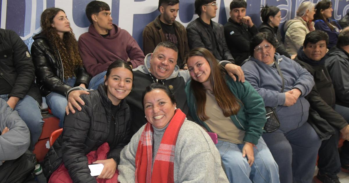 NOCHE DE BAacuteSQUET EN EL ESTADIO CIUDAD