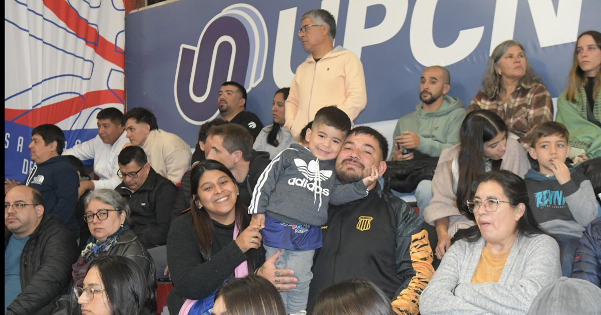 NOCHE DE BAacuteSQUET EN EL ESTADIO CIUDAD