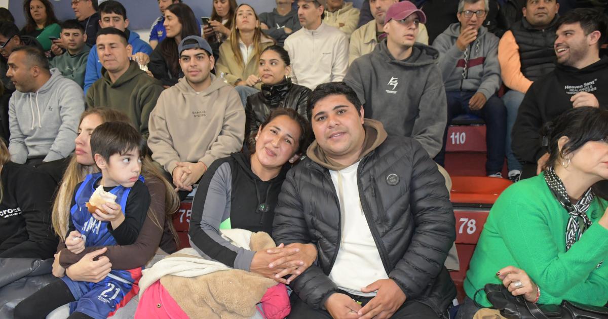 NOCHE DE BAacuteSQUET EN EL ESTADIO CIUDAD