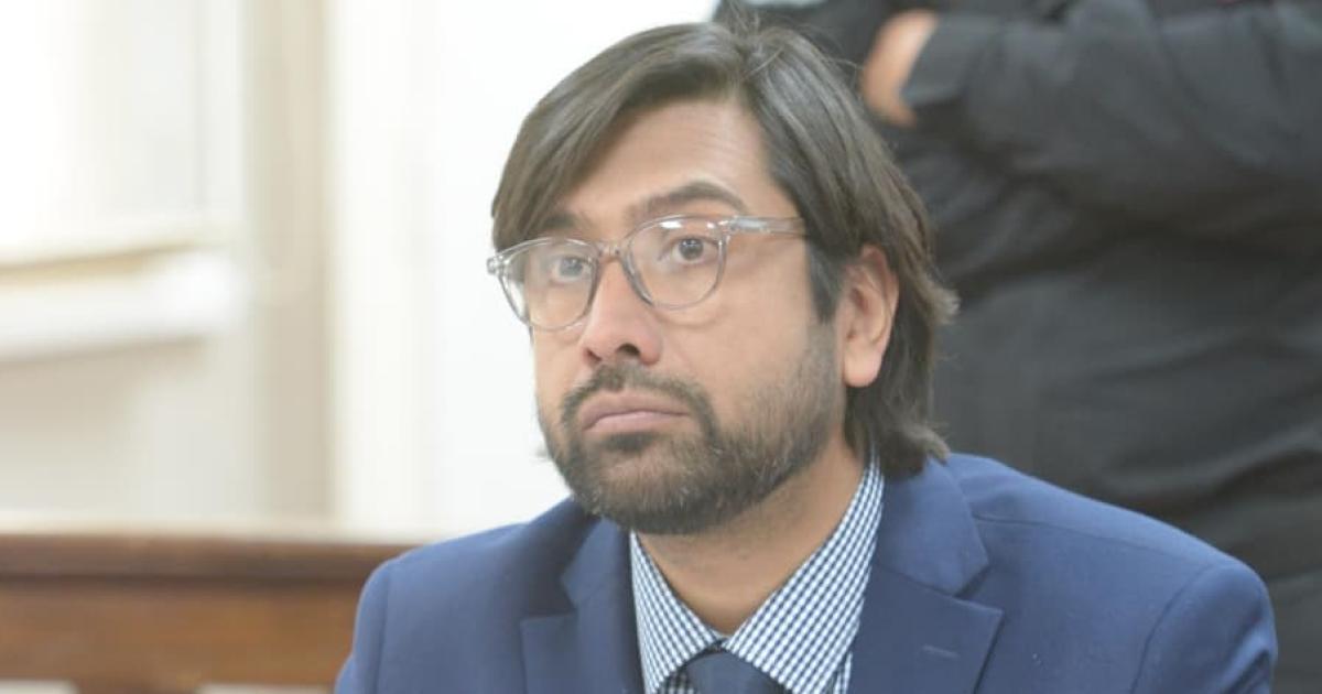 Aterra a su familia con cuchillo lo excarcelan y viola la perimetral