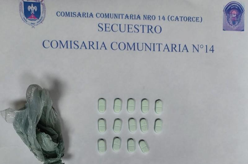 La policiacutea detuvo a una mujer que intentoacute ingresar estupefacientes a una comisariacutea